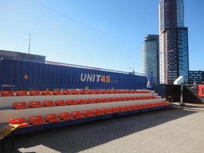 UNIT45 verhuurt tribune container